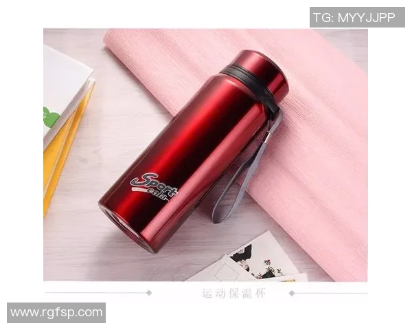 保温杯与足球明星的完美结合打造运动时尚新风潮