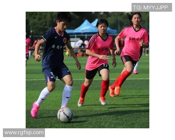 劲然绘制足球明星的激情与梦想展现球场风采的艺术之旅 劲然绘制足球明星的激情与梦想展现球场风采的艺术之旅